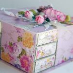 خزانة ذات أدراج جميلة ذات أدراج صغيرة من جميع الجوانب