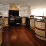 المطبخ غير عادية دون خزانات العلوي