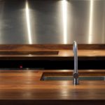 المطبخ كونترتوب خشبي في المطبخ الفسيح