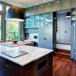 أثاث المطبخ مع سلم جانبي متنقل