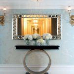 وحدة التحكم غير عادية مع مرآة