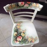 เลือกดอกกุหลาบที่ประณีตด้วยเทคนิค decoupage ที่ต้องทำด้วยตัวเอง