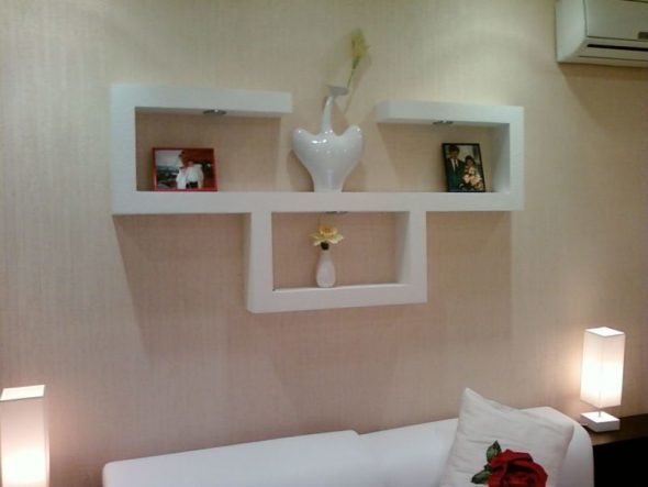 رفوف الجصي في غرفة النوم
