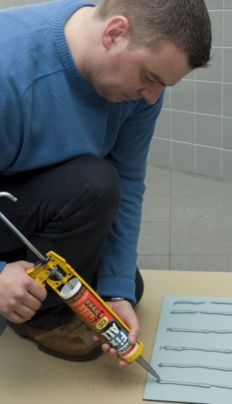 شرائط الغراء على السطح