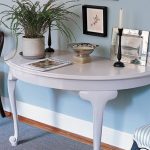 وحدة نصف دائرية في غرفة المعيشة