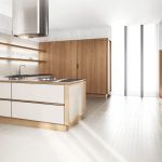 مطبخ واسع مع جزيرة بدون خزائن