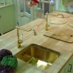 مطبخ محلي الصنع من الخشب الأخضر