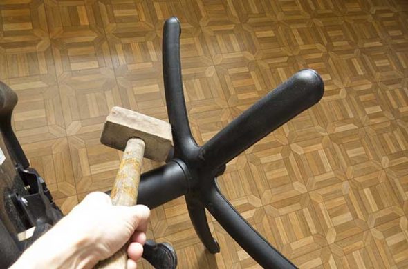 نهدم المقطع مطرقة