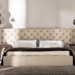 اللوح الأمامي واسعة على الحائط