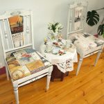เก้าอี้ Decoupage สำหรับมุมปารีส