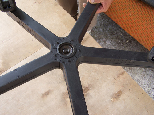 الصليب مع الأغطية البلاستيكية