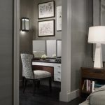 زجاج الرصيف مع مرآة في مكانه