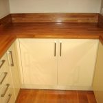 البلوط طاولة الزاوية أعلى