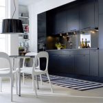 المطبخ الأسود عالية إلى السقف