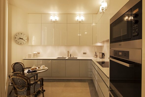 خزائن الحائط المزدوج طويل القامة