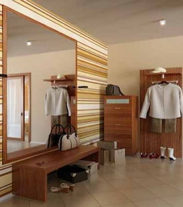 مرآة كبيرة في الردهة