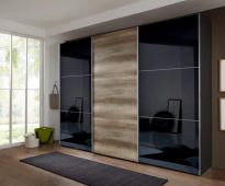 أبواب ثقيلة كبيرة