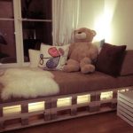 سرير الطفل من المنصات تفعل ذلك بنفسك