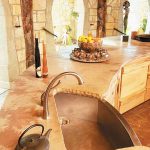 كونترتوب الحجر في المطبخ بأيديهم