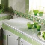 بلاط السيراميك على كونترتوب المطبخ