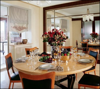 مرآة في منطقة الطعام