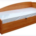 سرير واحد من اللوح تفعل ذلك بنفسك