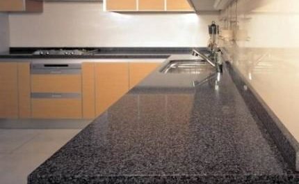 سطح عمل الحجر الاصطناعي