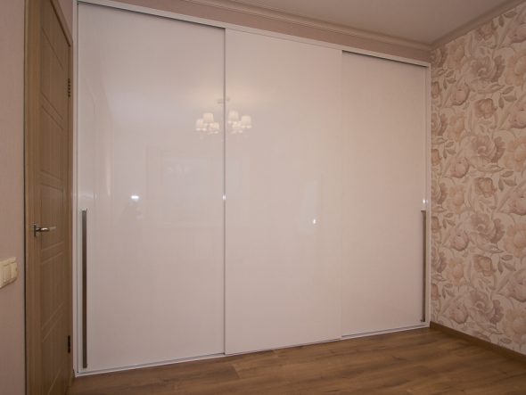 خزانة الحائط