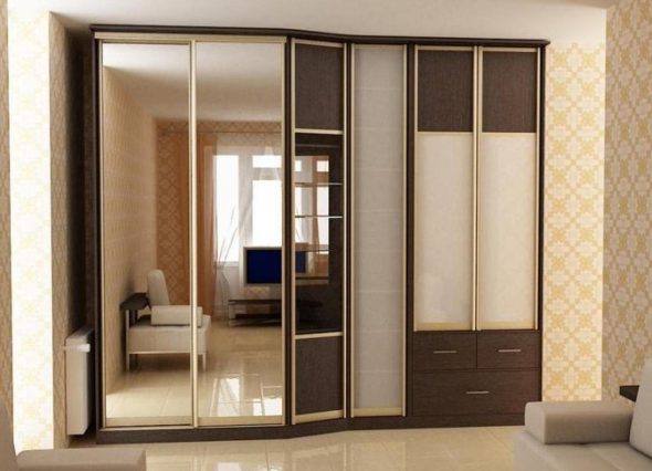 خزانة ملابس مع عمق متغير