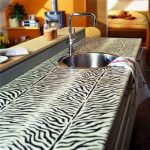 منضدية رسمت حمار وحشي