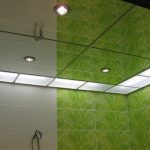 سقف المرآة في الحمام