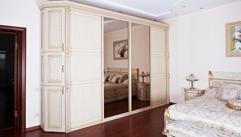 خزانة الملابس في غرفة النوم