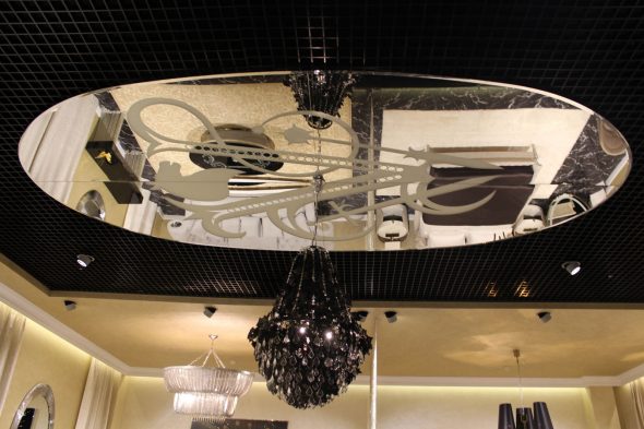 الجمع بين المرايا والطلاء الأخرى