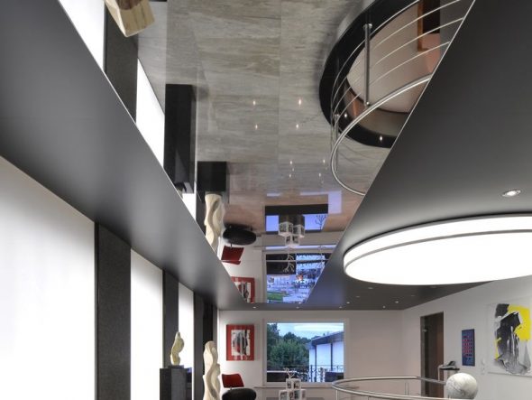 تمتد سقف المرآة