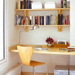 كتاب الرفوف فوق المكتب