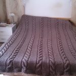 منقوشة رمادية كبيرة مع نمط الضفائر المتكررة بسيطة