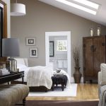 أثاث خشبي لغرفة النوم في العلية