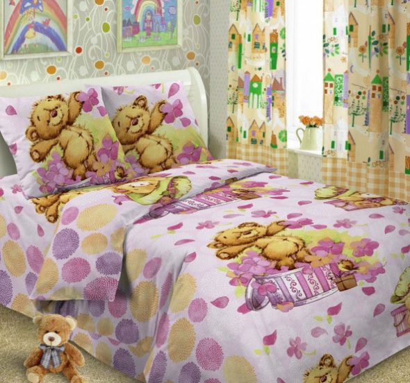 رضيع الفراش مع الأشبال