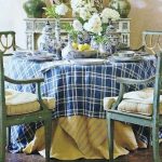 اثنين من طبقة مفرش المائدة الأصلية على الأرض