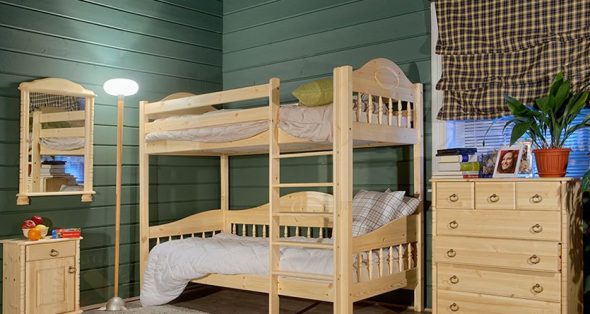 سرير بطابقين مصنوع من الخشب