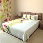 تعيين لغرفة النوم: الستائر وأغطية السرير مع بساتين الفاكهة