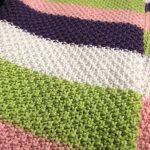 بطانية جميلة مخططة اليدوية