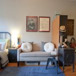 سرير وأريكة تتناسب تماما مع الداخلية غرفة النوم