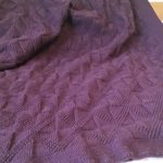 منقوشة مع نمط مثير للاهتمام ، من صنع يدوي