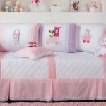 غطاء على أريكة للأطفال