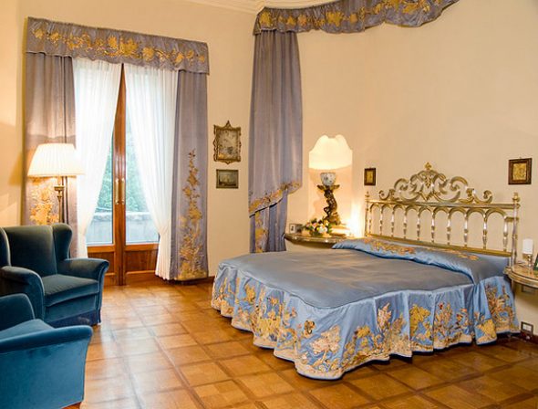 المفرش والستائر من نفس النسيج