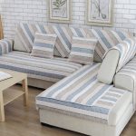 رؤوس مخططة لأريكة الزاوية