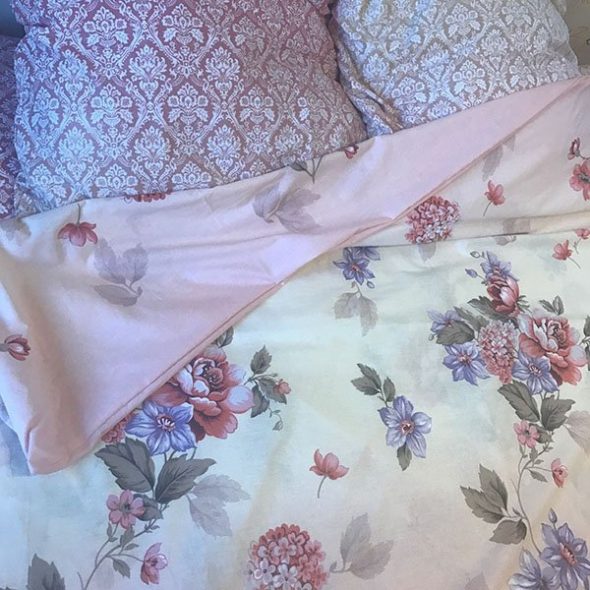 أغطية السرير لا يوجد لديه تألق