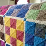 لعبة الشطرنج منقوشة من خيوط مختلفة الألوان