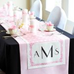 عداء من القماش لتقديم مائدة العشاء